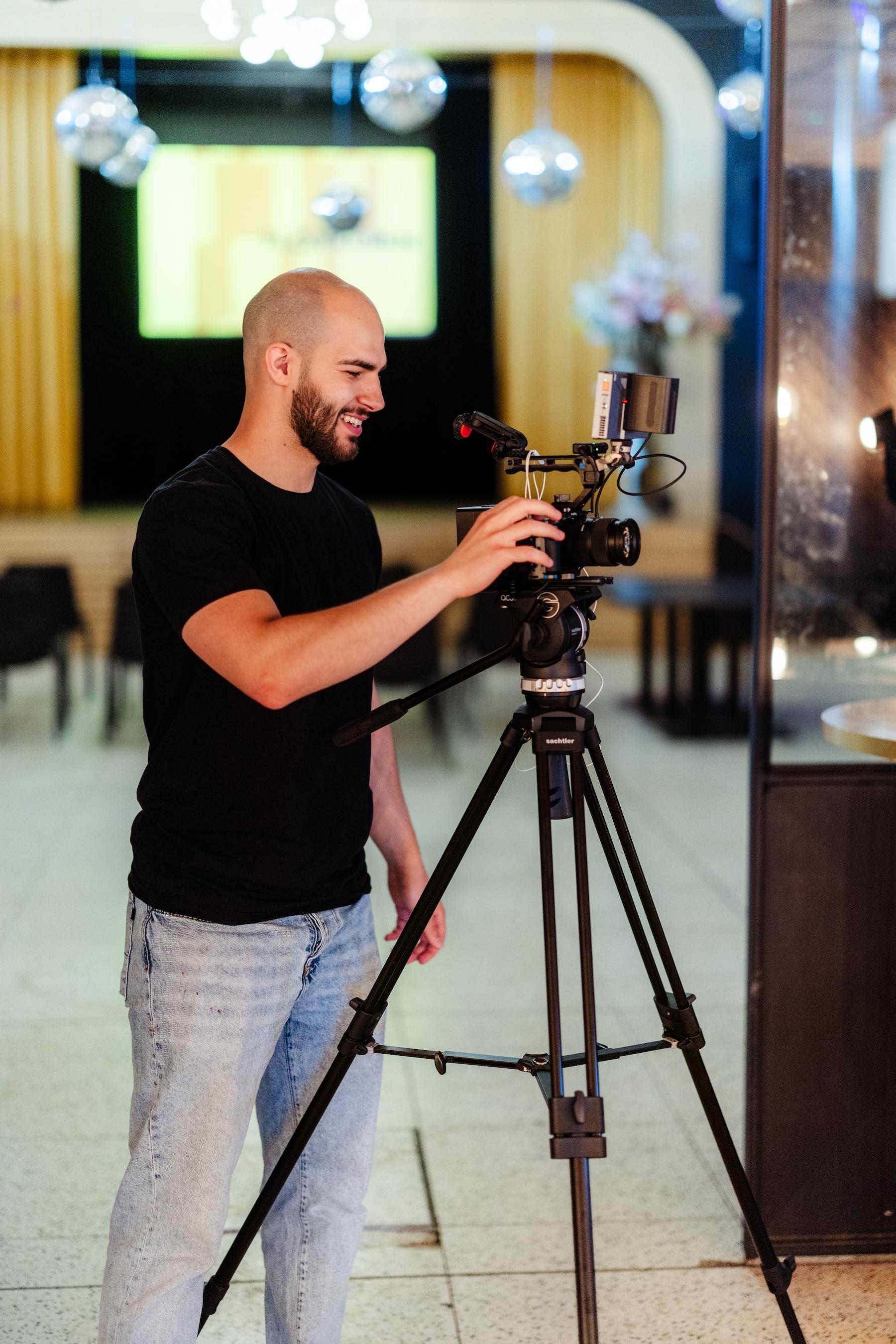 Een Flonkeren-deelnemer filmt tijdens een Next Level-trainingsmoment